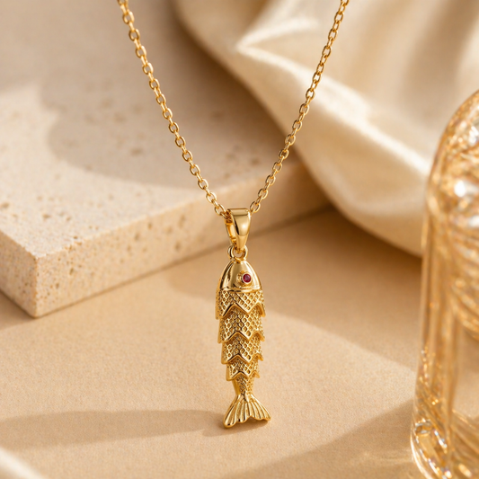 Collar Pez Koi en Oro | Símbolo de Abundancia y Buena Fortuna
